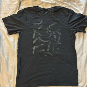 Arc’Teryx black t-shirt with gray logo. Men’s Small